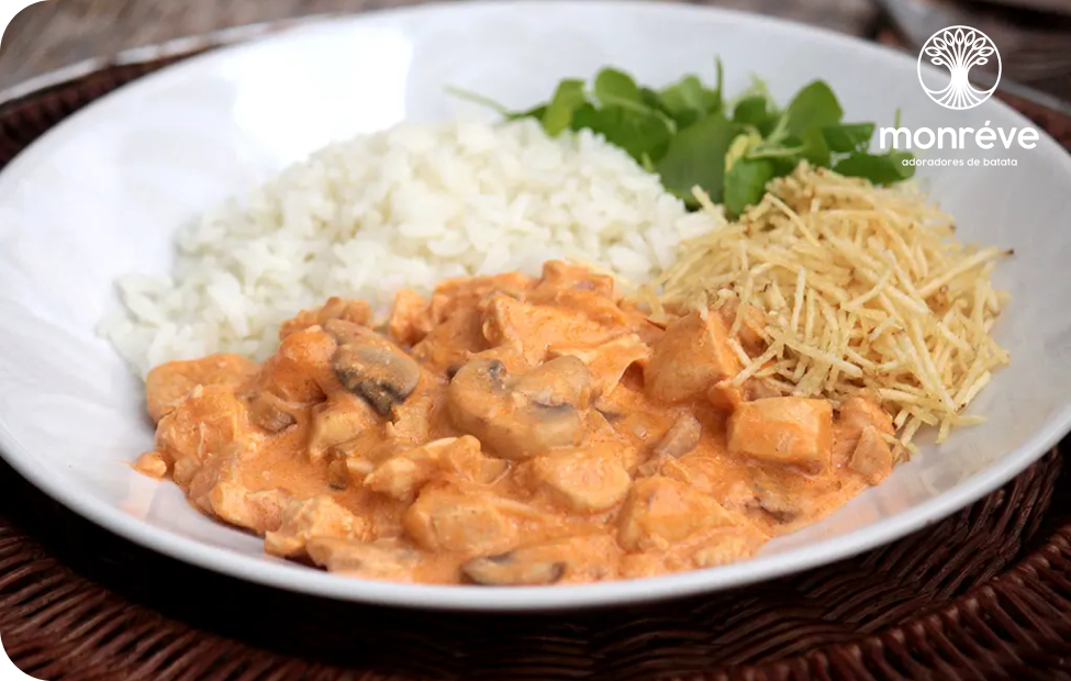 Strogonoff com Batata Palha